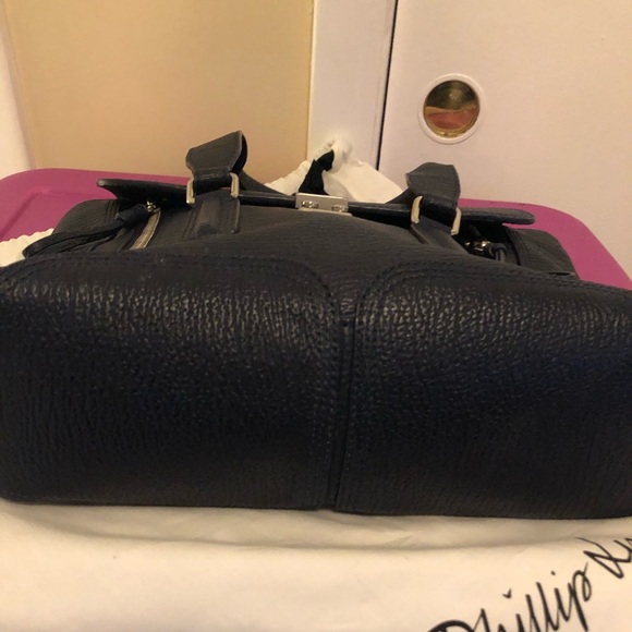 3.1 Phillip Lim Pashto Medium in NAVY - Picture 3 of 4